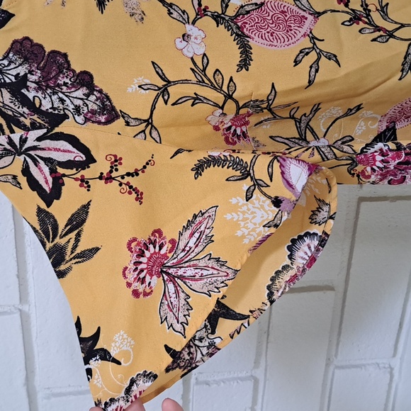 Rachel Rachel Roy Gold Floral Tie Front Short Sleeve Blouse. Size Large. NWOT - Picture 3 of 8